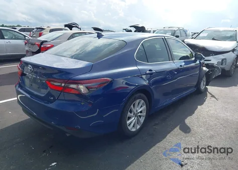 2023 Toyota Camry Le z USA, uszkodzony, nr VIN 4T1C11AKXPU104641